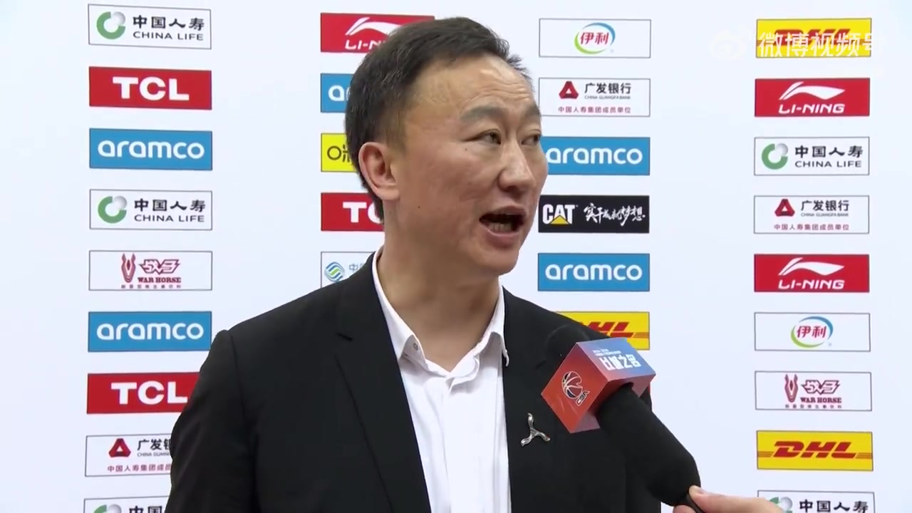 🤫仅回答1个问题!刘维伟:本场胜利靠大家防守 感谢所有运动员