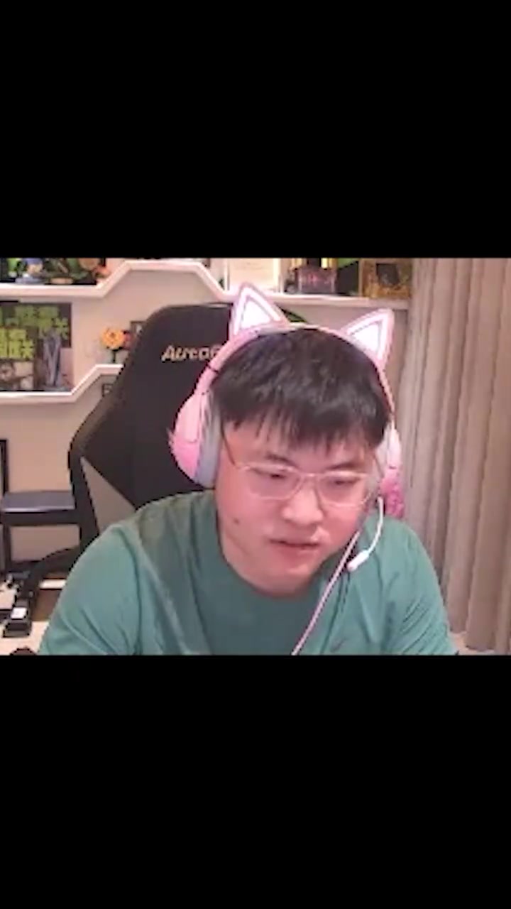 看看LCK😀Uzi谈解说比赛:能学习技术 有很多新理解和玩法!